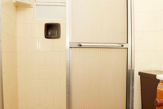 Banheiro de apartamento à venda com 1 quarto, 50m² em Cidade Baixa, Porto Alegre