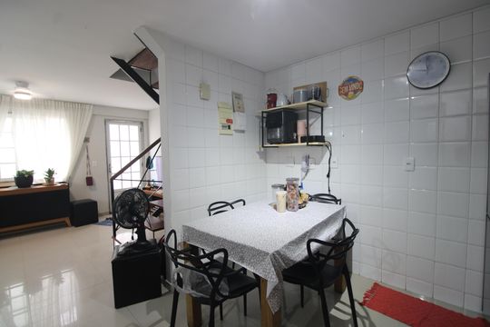 Cozinha de casa de condomínio para alugar com 3 quartos, 95m² em Jacarepaguá, Rio de Janeiro