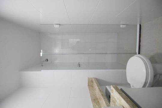 Banheiro de apartamento para alugar com 2 quartos, 42m² em Jardim Monte Alegre, Taboão da Serra