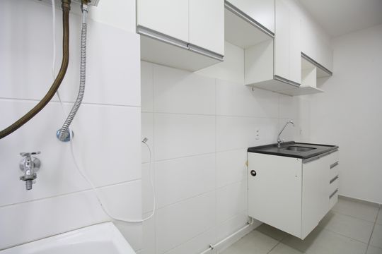 Cozinha de apartamento para alugar com 2 quartos, 42m² em Jardim Monte Alegre, Taboão da Serra