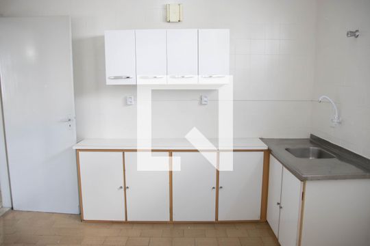Cozinha  de apartamento para alugar com 2 quartos, 84m² em Setor Central, Goiânia