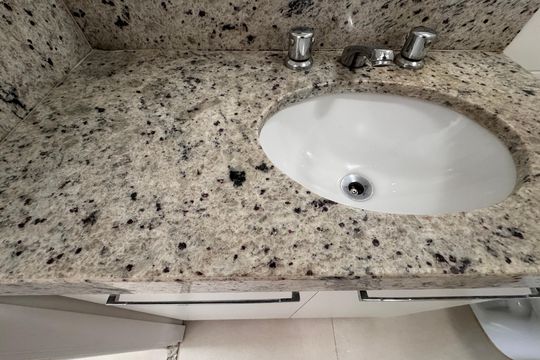 Banheiro Social de apartamento para alugar com 2 quartos, 75m² em Recreio dos Bandeirantes, Rio de Janeiro