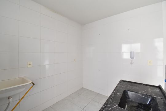 Cozinha de apartamento para alugar com 2 quartos, 44m² em Santa Cândida, Curitiba