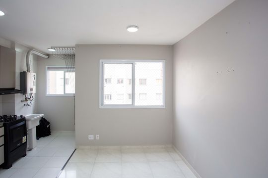 Sala de apartamento para alugar com 2 quartos, 45m² em Piraporinha, Diadema