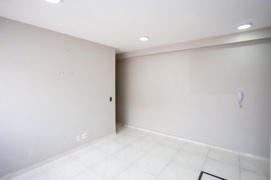 Sala de apartamento para alugar com 2 quartos, 45m² em Piraporinha, Diadema
