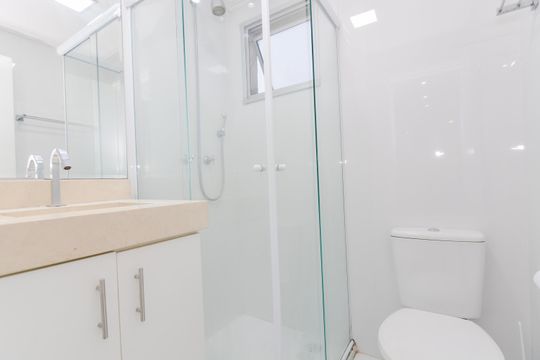 Banheiro de apartamento para alugar com 2 quartos, 50m² em Jardim Rossi, Guarulhos
