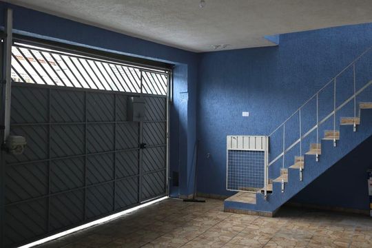 Garagem  de casa para alugar com 2 quartos, 150m² em Jardim Figueira, Guarulhos