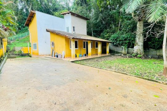 Garagem/ Quintal de casa para alugar com 3 quartos, 130m² em Jardim Santa Paula, Cotia