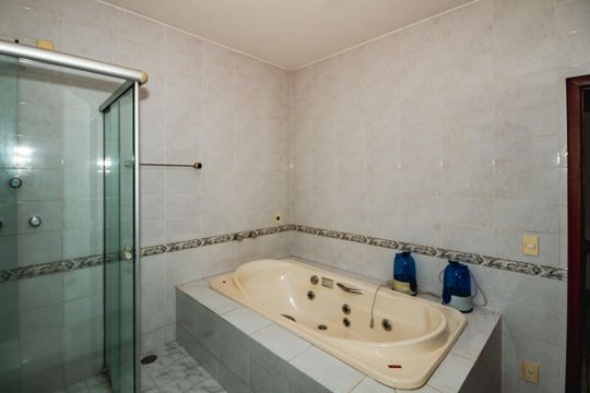 Banheiro do Quarto 3 de casa à venda com 4 quartos, 386m² em Copacabana, Belo Horizonte
