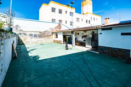 Quintal de casa à venda com 4 quartos, 386m² em Copacabana, Belo Horizonte
