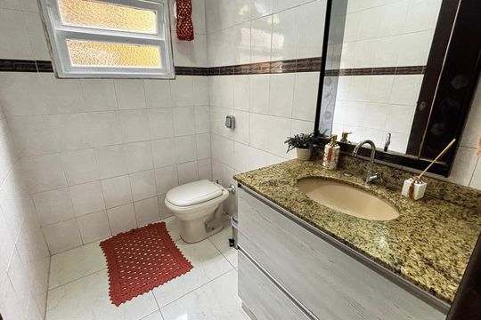 Banheiro de casa à venda com 4 quartos, 223m² em Jardim Rina, Santo André