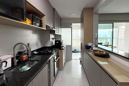 Cozinha de apartamento para alugar com 2 quartos, 75m² em Vila Alzira, Guarujá