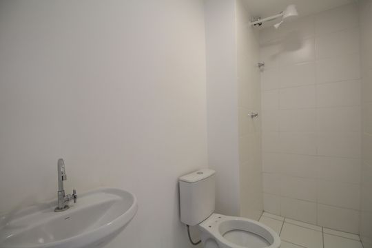 Banheiro de apartamento para alugar com 2 quartos, 33m² em Vila Andrade, São Paulo