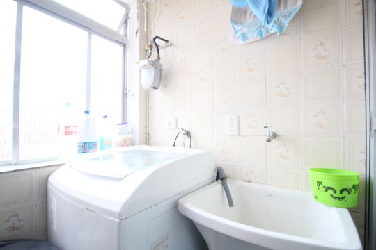 Área de Serviço de apartamento para alugar com 2 quartos, 57m² em Jardim das Palmas, São Paulo