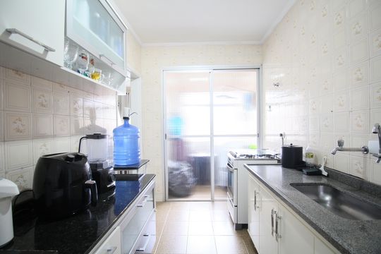 Cozinha de apartamento para alugar com 2 quartos, 57m² em Jardim das Palmas, São Paulo