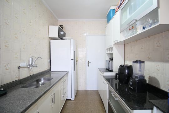 Cozinha de apartamento para alugar com 2 quartos, 57m² em Jardim das Palmas, São Paulo