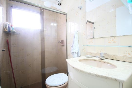 Banheiro de apartamento para alugar com 2 quartos, 57m² em Jardim das Palmas, São Paulo