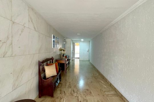 Hall de entrada de apartamento para alugar com 1 quarto, 50m² em Pinheiros, São Paulo