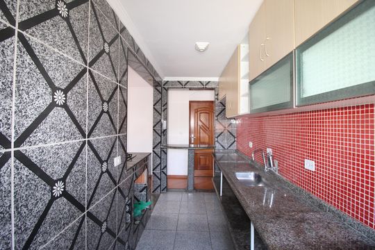 Cozinha de apartamento para alugar com 2 quartos, 55m² em Vila Jacuí, São Paulo