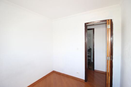 Quarto 2 de apartamento para alugar com 2 quartos, 55m² em Vila Jacuí, São Paulo