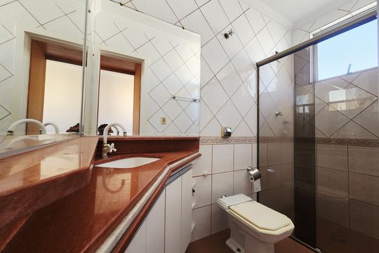 Banheiro de apartamento para alugar com 3 quartos, 180m² em Bairro da Glória, Contagem