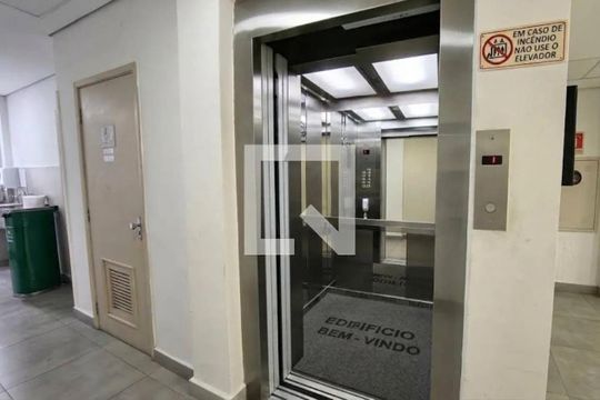 Elevador de apartamento para alugar com 1 quarto, 54m² em Itaim Bibi, São Paulo