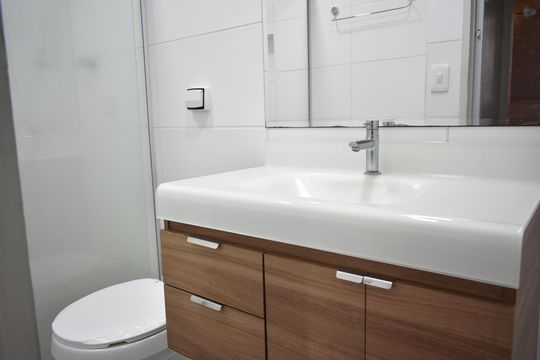 Banheiro Social de apartamento à venda com 2 quartos, 60m² em Parque Imperial, São Paulo