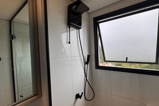 Banheiro de apartamento para alugar com 2 quartos, 46m² em Jardim Pioneira, Cotia