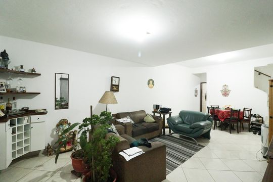 Casa para alugar com 3 quartos, 250m² em Conjunto Residencial Novo Pacaembu, São Paulo