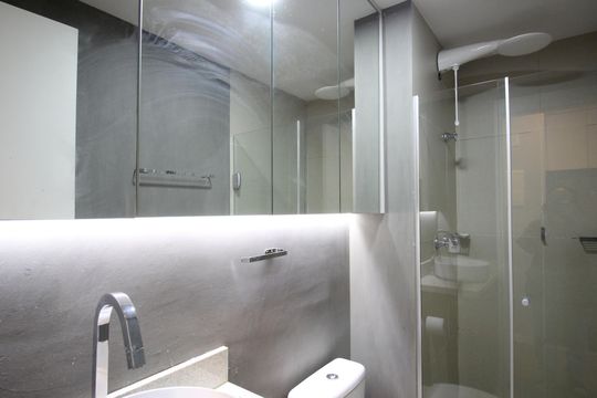 Banheiro  de apartamento para alugar com 1 quarto, 26m² em Vila Andrade, São Paulo