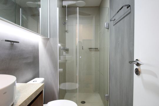 Banheiro  de apartamento para alugar com 1 quarto, 26m² em Vila Andrade, São Paulo