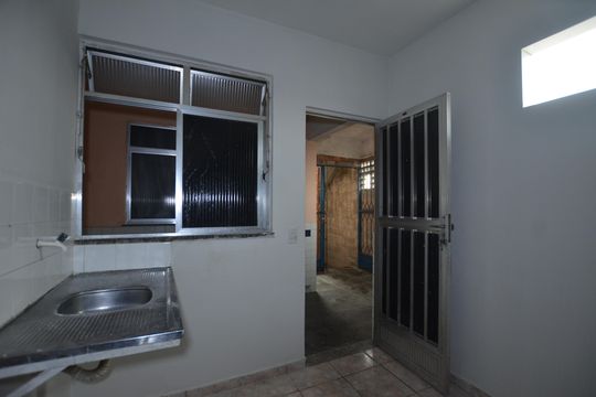 Studio de kitnet/studio para alugar com 1 quarto, 30m² em Bento Ribeiro, Rio de Janeiro