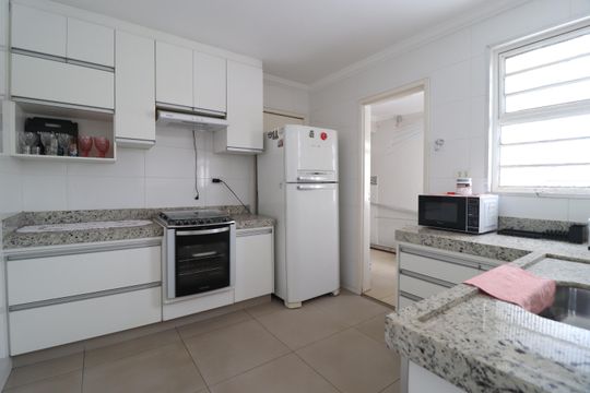 Cozinha de apartamento para alugar com 3 quartos, 125m² em Nossa Senhora Aparecida, Uberlândia