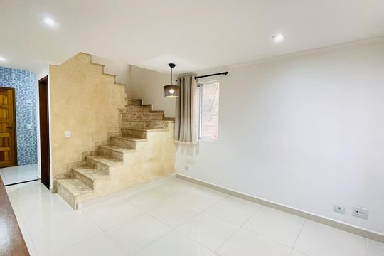 Casa de Condomínio para alugar com 2 quartos, 85m² em Chácara Real (caucaia do Alto), Cotia
