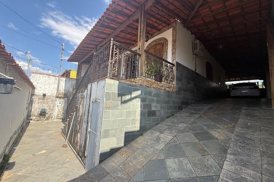 fachada de casa para alugar com 3 quartos, 220m² em Ribeiro de Abreu, Belo Horizonte
