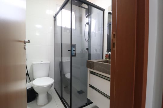 Banheiro de apartamento para alugar com 2 quartos, 43m² em Alto Umuarama, Uberlândia