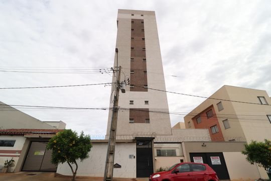 Fachada de apartamento para alugar com 2 quartos, 43m² em Alto Umuarama, Uberlândia