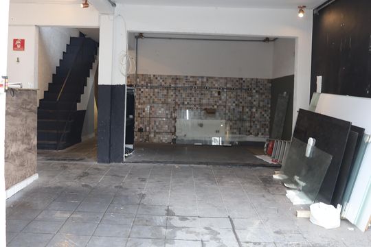 Garagem de casa para alugar com 2 quartos, 250m² em Vila Sao Jorge, Barueri