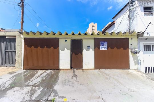 Fachada de casa à venda com 8 quartos, 350m² em Itaquera, São Paulo