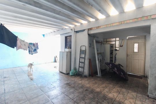Garagem de casa à venda com 8 quartos, 350m² em Itaquera, São Paulo