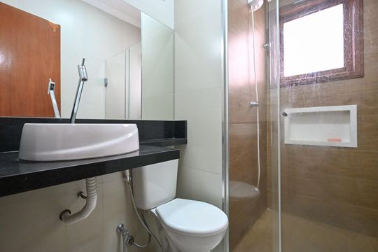 Banheiro de casa de condomínio para alugar com 3 quartos, 106m² em Parque Assuncao, Taboão da Serra