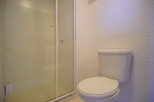Banheiro de apartamento à venda com 2 quartos, 46m² em Feitoria, São Leopoldo