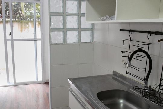 Cozinha de apartamento para alugar com 1 quarto, 28m² em Jardim Prudência, São Paulo