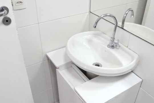 Banheiro de apartamento para alugar com 1 quarto, 28m² em Jardim Prudência, São Paulo