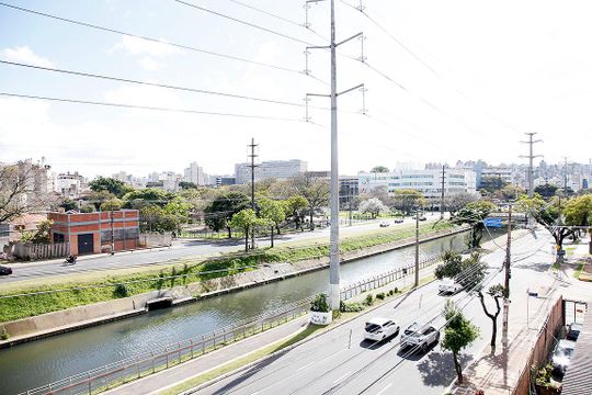 Sala Vista de apartamento para alugar com 2 quartos, 63m² em Santana, Porto Alegre