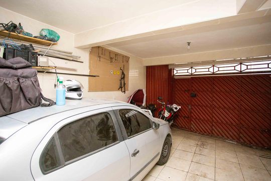Garagem de casa à venda com 2 quartos, 8m² em Vila Nogueira, Diadema