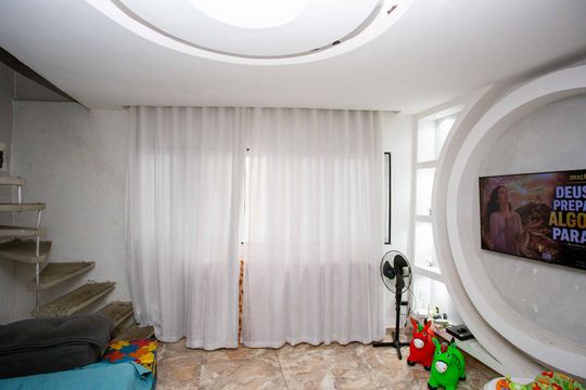 Sala de casa à venda com 2 quartos, 8m² em Vila Nogueira, Diadema