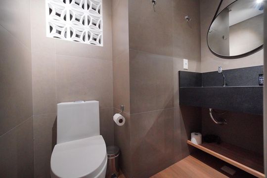 Banheiro de apartamento para alugar com 1 quarto, 25m² em Centro, Florianópolis