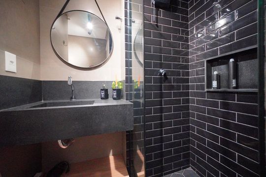 Banheiro de apartamento para alugar com 1 quarto, 25m² em Centro, Florianópolis