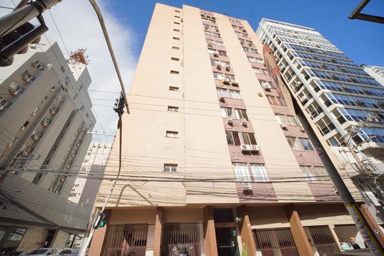 Fachada  de apartamento para alugar com 1 quarto, 25m² em Centro, Florianópolis